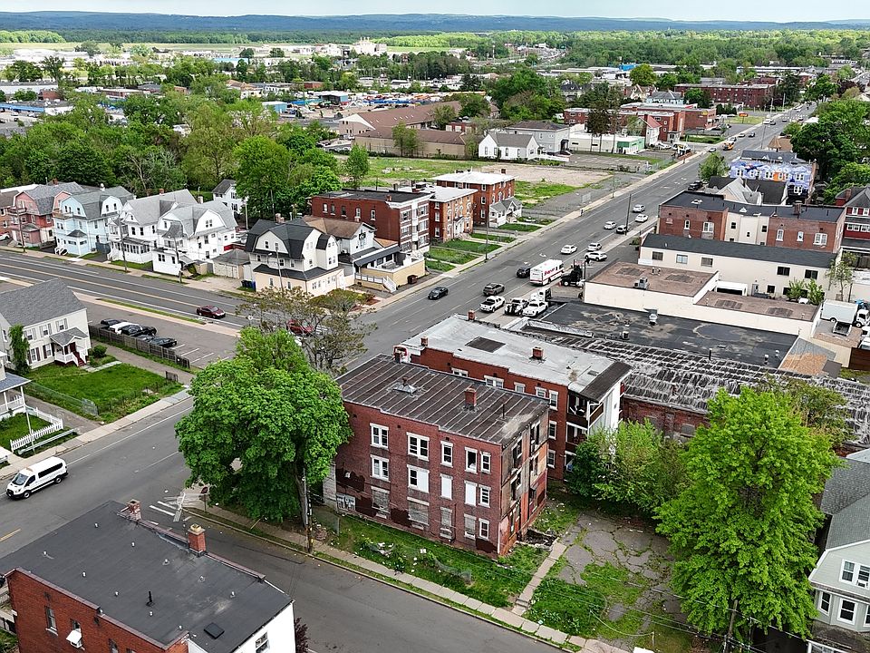 Historic row of homes in Hartford, CT