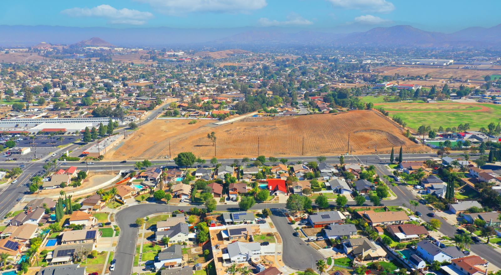 Norco California street and ranch homes